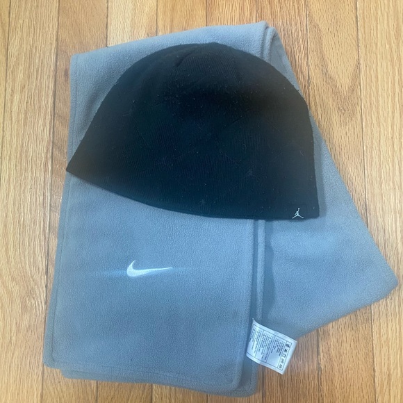 Scarf and Beenie set - Picture 2 of 5